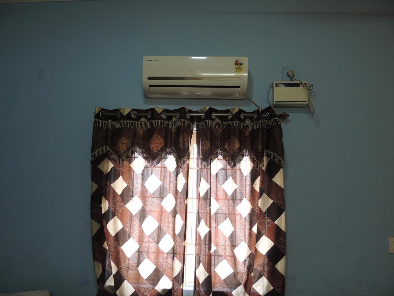 Radha Party Hall Káncsipuram Kültér fotó